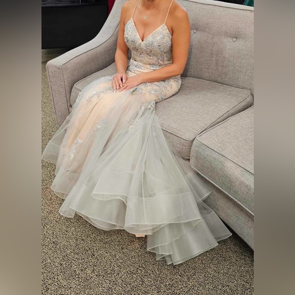 Beautiful Mermaid corset tie back formal gown - Picture 3 of 3